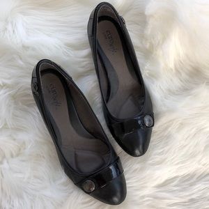 Black Pumps with Button accents